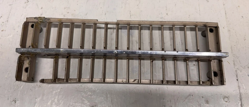 Grelha Buick Riviera 1969 - Imagem 3 de 4