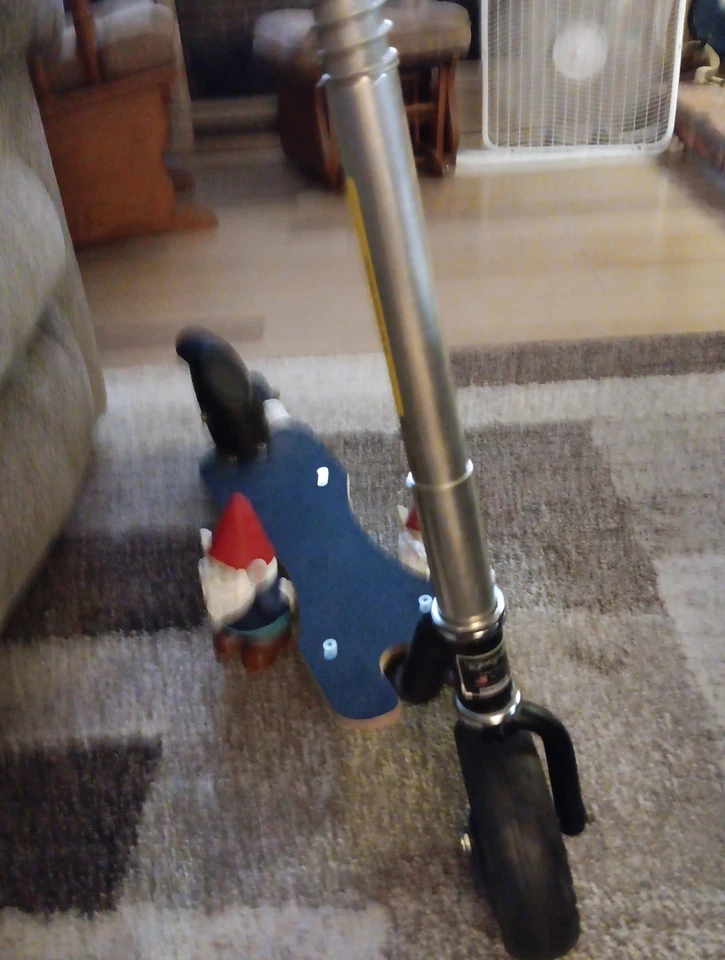 Go-Ped Kick-Ped Push Scooter Plegable Adulto Viajero Clásico Negro Hecho en EE. UU. Foto 2 de 4