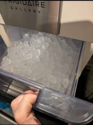 Frigidaire Gallery Countertop Ice Maker 44 lb w/ Removable Basket Silver/Black