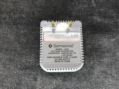 ADAPTATEUR DE PRISE INTERNATIONAL tension compatible 110/240V | Leroy