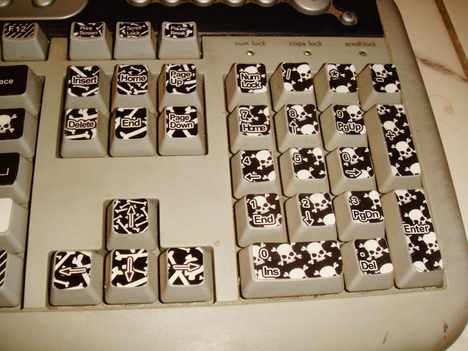 Vintage Microsoft Internet Gaming Keyboard SK-2560 - Image 4 of 4