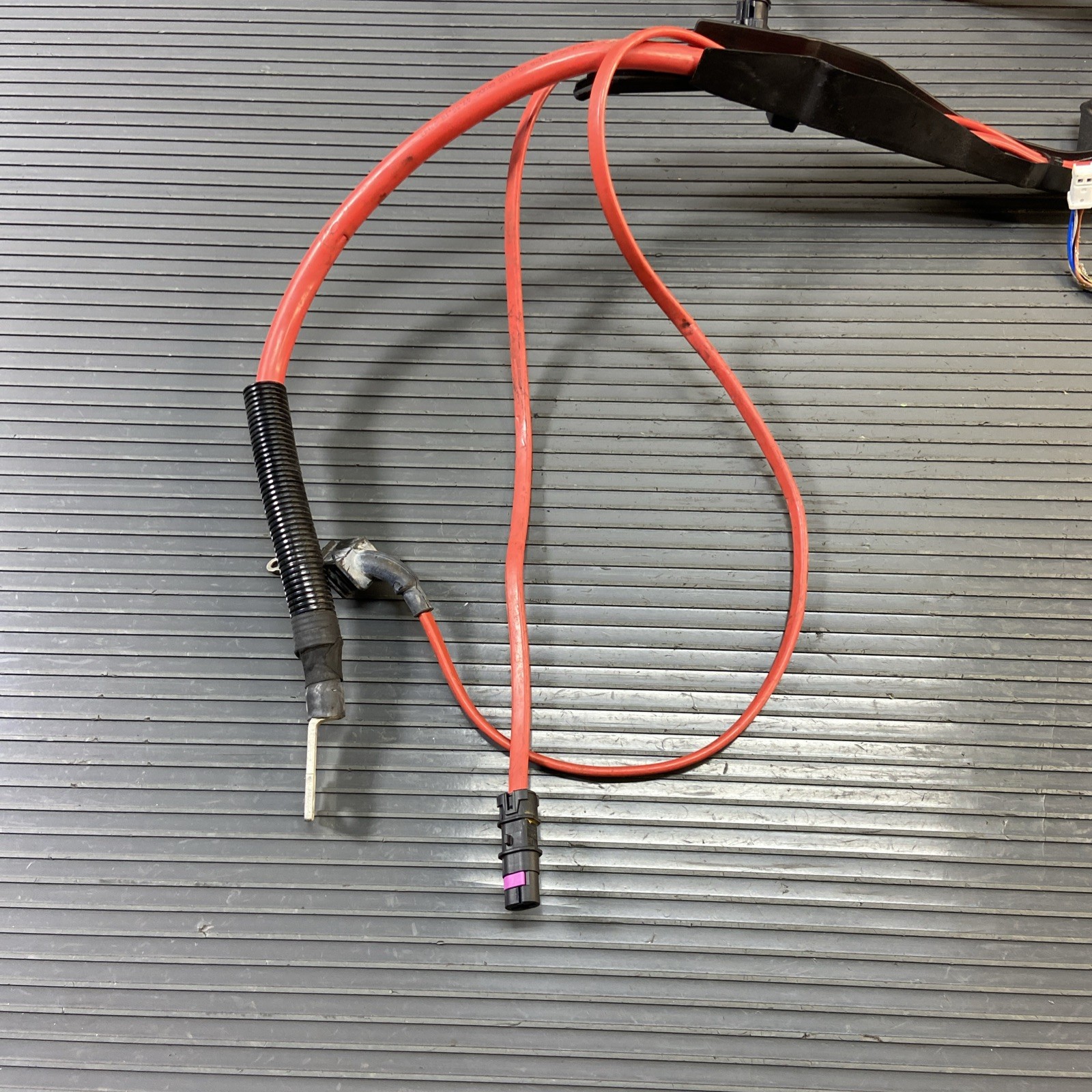 2017-2023 Rolls Royce Dawn RR6 Battery Lead Positive UnderFloor 9364613 OEM