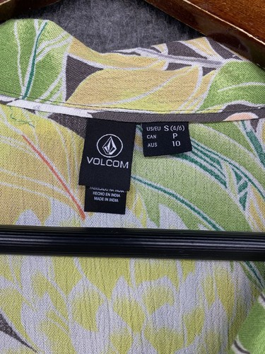 Volcom Women’s Sz Small Floral Short Sleeve Cropped Button Up Hawaiian Shirt - Picture 11 of 12