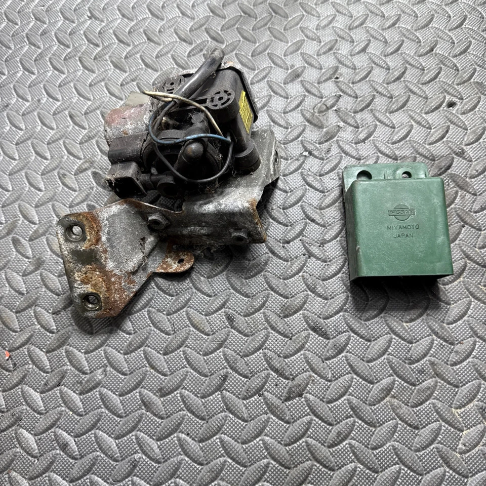 Engine Bay Sensors & Relays 25230-40B10 18955-40F10 1989–1994 Nissan 240SX S13 - Image 2 of 4