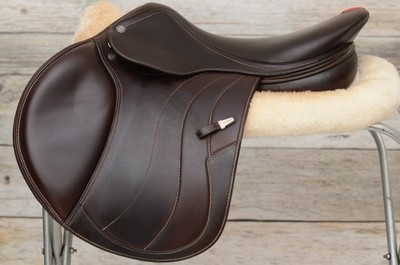 Gorgeous 2023 17'' Equipe EK Allegra saddle for sale!