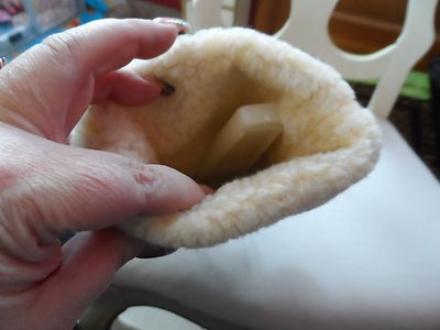 Fox Paw Hoppy Faux Sheepskin Snow Scraper – Ice Scraper With Plush Grip