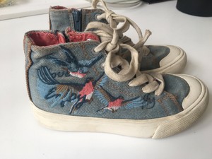 converse style trainers