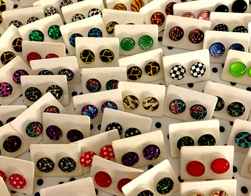 OFFER.10 different pairs of handmade 12 mm wide acrylic earrings+ 10 free backs - Picture 10 of 14