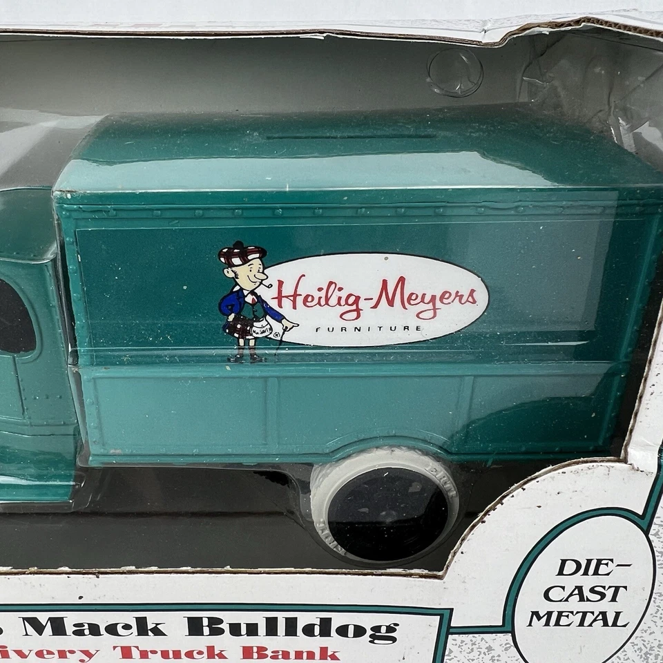 1989 Heilig-Meyers ERTL '1926 Mack BullDog Delivery Green Truck Coin Bank - Image 3 of 4