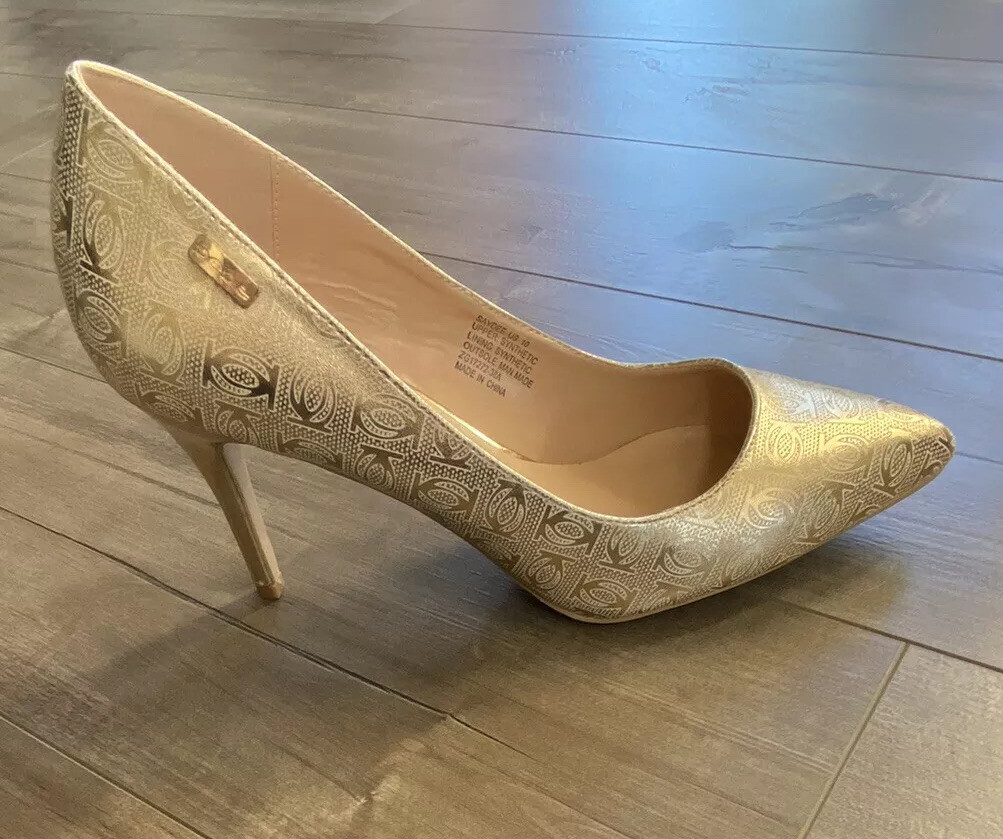 BEBE Womens Saydee Gold Logo Stiletto Pointed Toe Hee… Gem