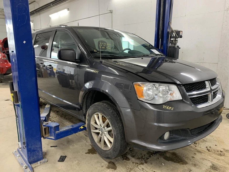 Used Front Right Seat Belt Front fits: 2019 Dodge Caravan bucket seat passenger Foto 4 de 4