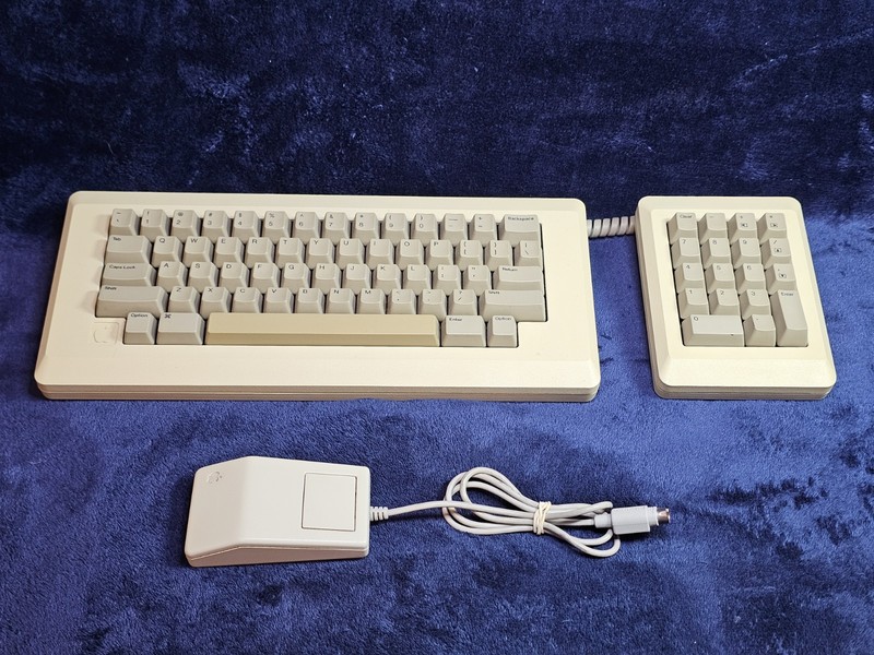 Vintage Apple M0110 Computer Keyboard M0120 10-Key G5431 Mouse Tested