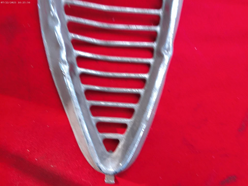 ALFA ROMEO GIULIETTA SPRINT Usado Original REJILLA CENTRAL DELANTERA "Wall Art" REPARACIÓN Foto 4 de 4