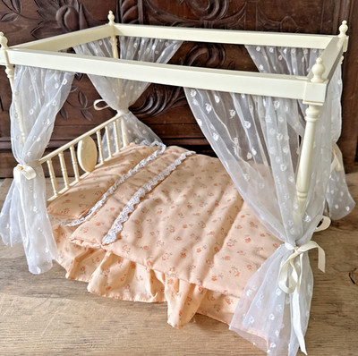 Vintage 1982 Sindy Four Poster Bed #44514 + 8 Curtains Grt Colour Read Descrpt