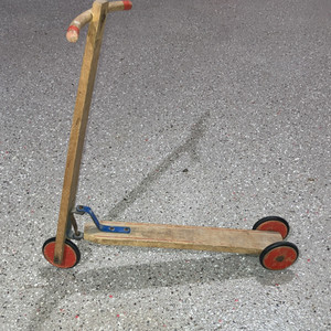 Vintage Wooden 3-Wheel Kids Scooter Push Ride-On Toy w/ Red Wheels