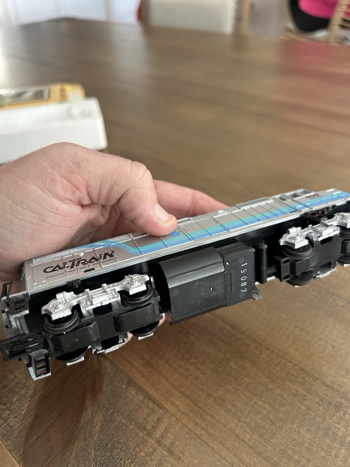 Life Like 8266 HO Caltrain F-40 Diesel Locomotive #609/Box | eBay