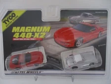 Tyco Magnum 440-X2 Red 97 Corvette and Grey 60 Corvette