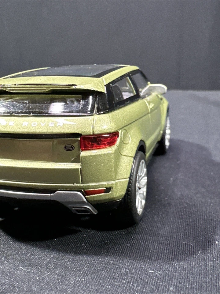 Welly 1:34 Scale Model Land Rover Range Rover Evoque Green #43649 Diecast Car - Image 2 of 4