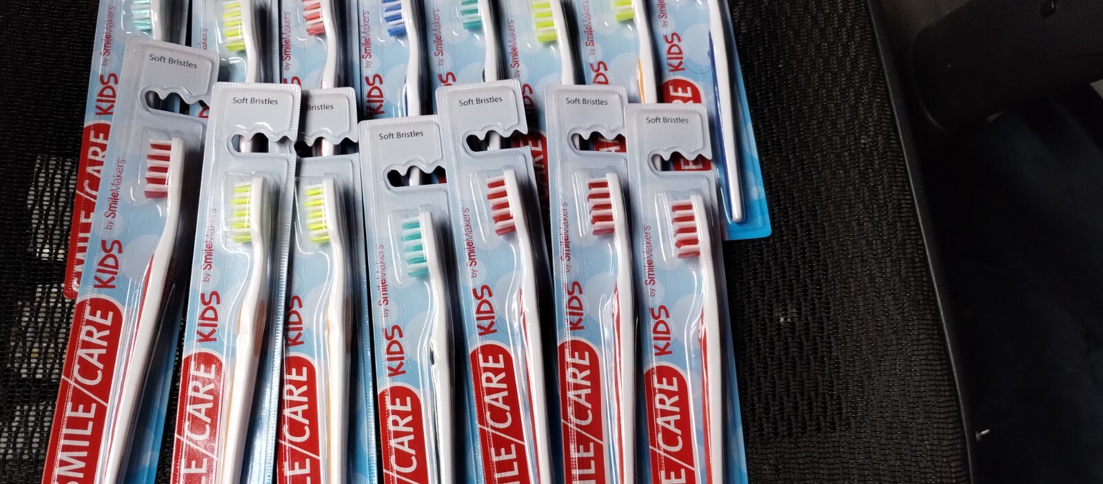LOT OF 15 X SMILE CARE Kids SmileMakers soft Bristles toothb