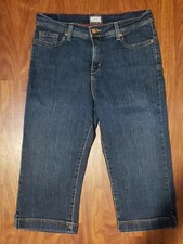 Levi's perfectly slimming 512 size 12p capris