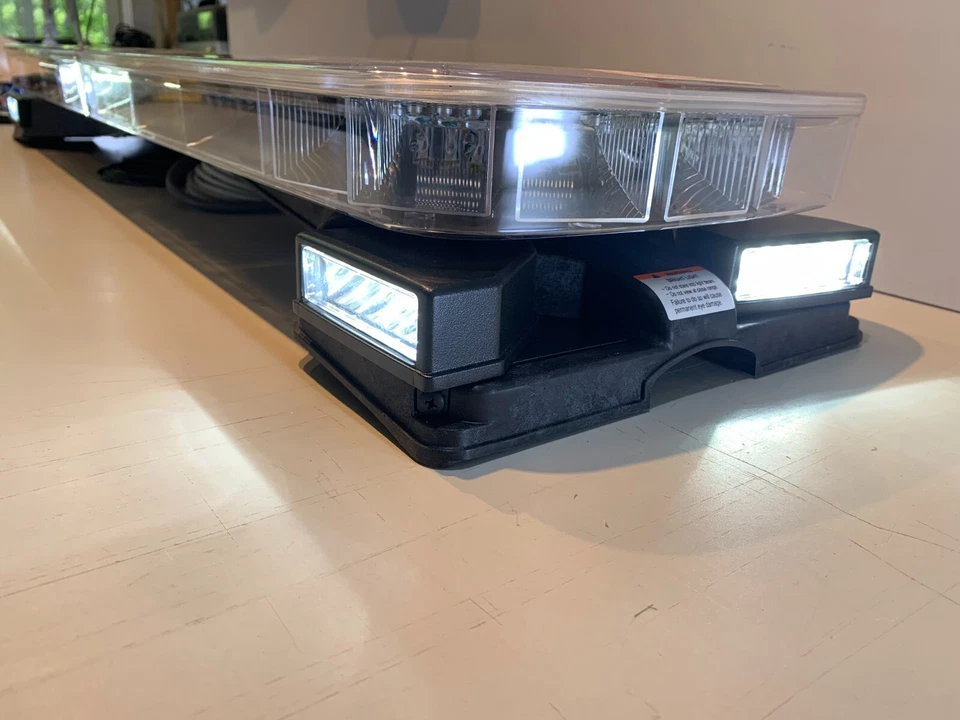 Barra de luz Federal Signal Legend 45 pulgadas AMBER todo LED con pies calientes LED opcionales Foto 4 de 4