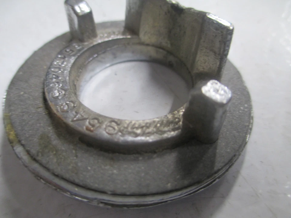 #3513046 71 72 73 PLYMOUTH FURY C BODY NOS MOPAR BASE DE MOLDURA DE ANTENA CROMADA FABRICANTE DE EQUIPAMENTO ORIGINAL - Imagem 3 de 4