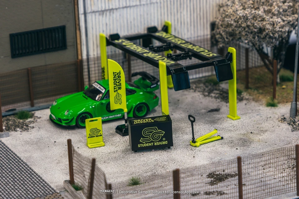 Tarmac Works 1/64 Garage tools set Student Driver Diorama Parts - Image 2 of 4