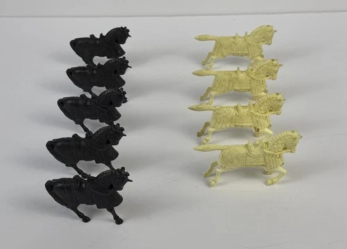 Vintage Marx Castle Play Set Plastic Knight  Black & Cream Knights Horses, Lot 9