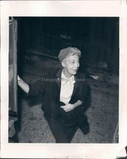 1977 Dearborn Station Mrs Robert Pollak Immigrants Service League Photo 8X10