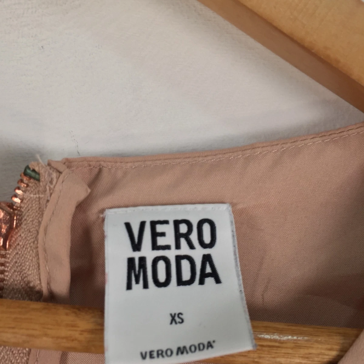 Vero moda womens tank top size XS nude sleeveless round neck solid zip 045816
