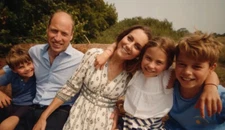 WILLIAM & KATE & FAMILY PHOTO X-MAS CARD 2024 FRIDGE MAGNET 5" X 3.5"