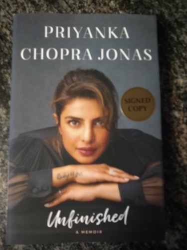 Signed Priyanka Chopra Jonas Unfinished Hardcover autographed in stock nick - Foto 2 di 2