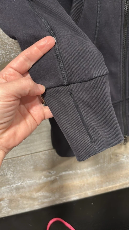 Sudadera con capucha negra forrada de lana Athleta talla XS Foto 4 de 4