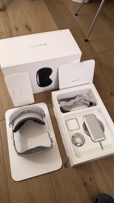Apple Vision Pro 512MB M2, complete accessories w/box. Minimal use. - Image 1 of 4