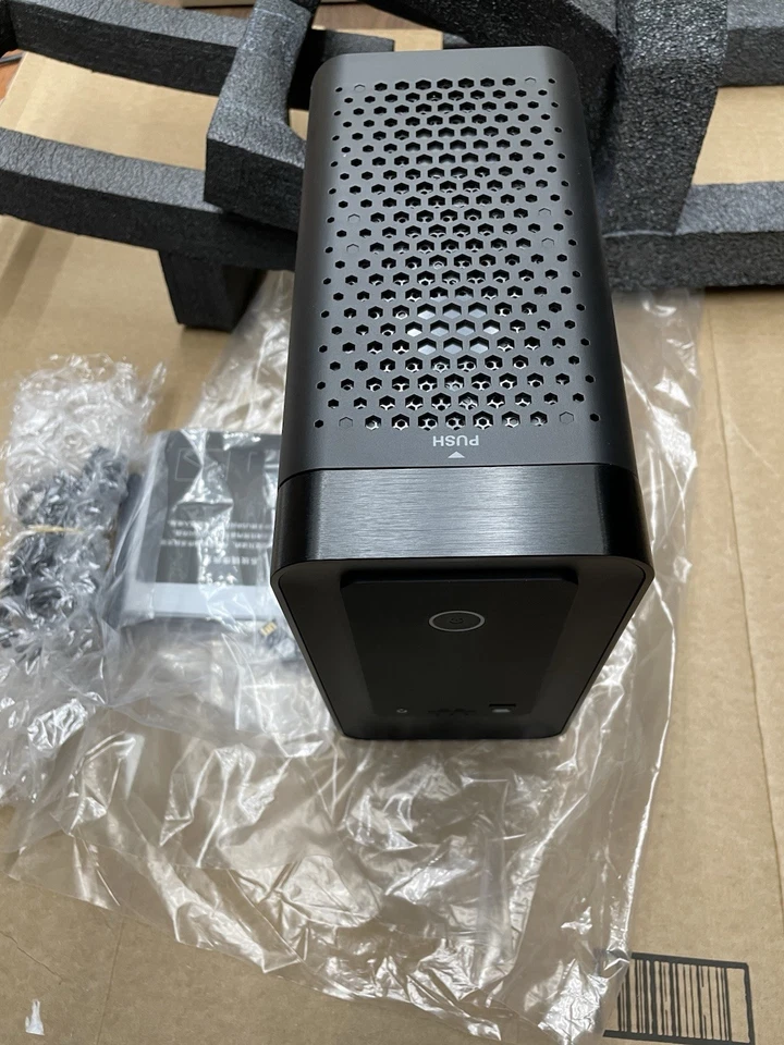 Zotac MAGNUS ONE Mini Gaming PC Intel i7-10700 16GB 1TB+512GB GeForce RTX 3070 - Image 2 of 4