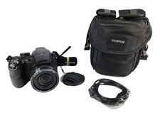 Digital Camera Fuji Film FinePix S3300 14 MP 26x Zoom 5.5W in Black with Bag
