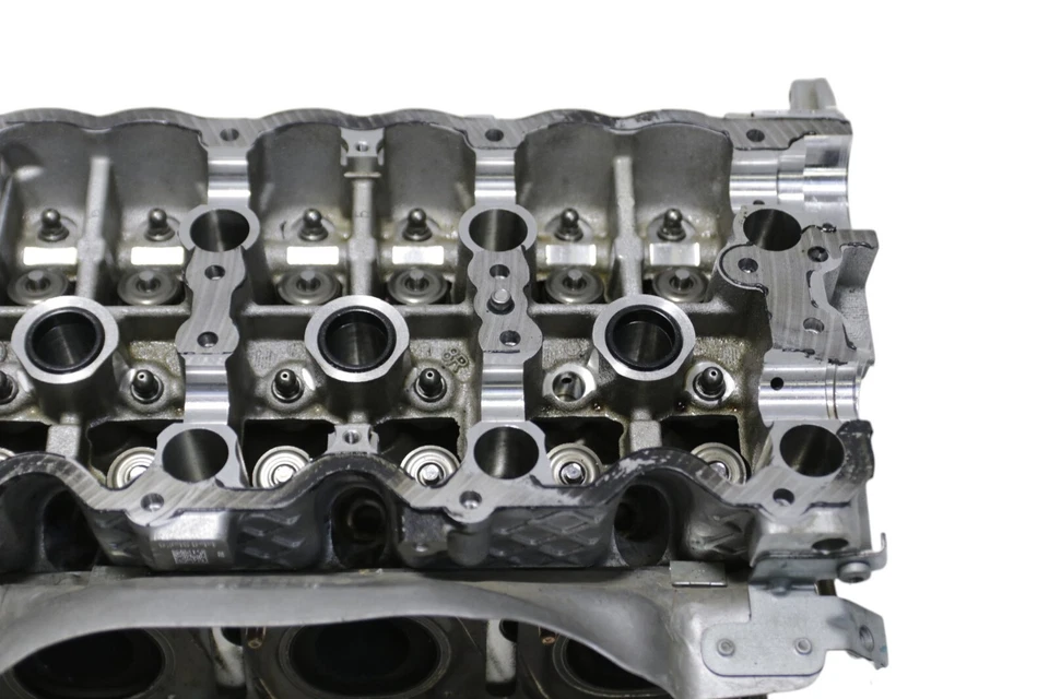 Culata del motor lateral izquierdo Mercedes-Benz E63 CLS63 AMG 5,5 L 2012-2018 OEM Foto 4 de 4