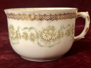 Limoges France Elite Teacup Porcelain Daisy/Ribbon Pattern, Gold Accents Antique