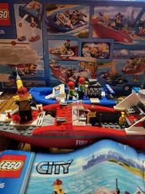 LEGO City 60005 Fire Boat Retired 100% COMPLETE IN BOX
