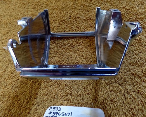 1973-1974 Cadillac Eldorado LH Front Turn Signal Lamp Bezel NOS 5965671 - Picture 7 of 7