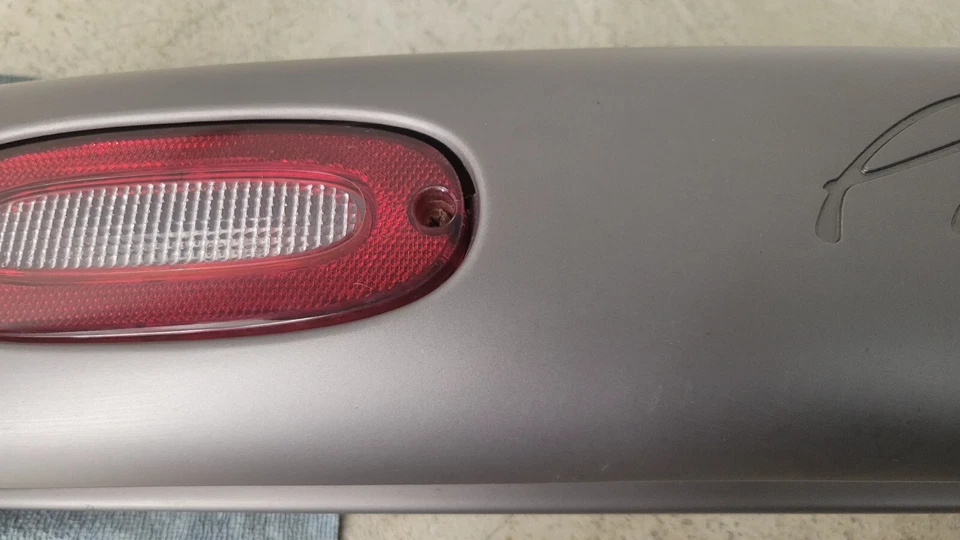 97-02 PLYMOUTH CHRYSLER PROWLER OEM GRIS PARACHOQUES TRASERO IZQUIERDO BISEL DE LUZ TRASERA Foto 3 de 4