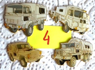 Lot de pin's militaire véhicules ONU 10