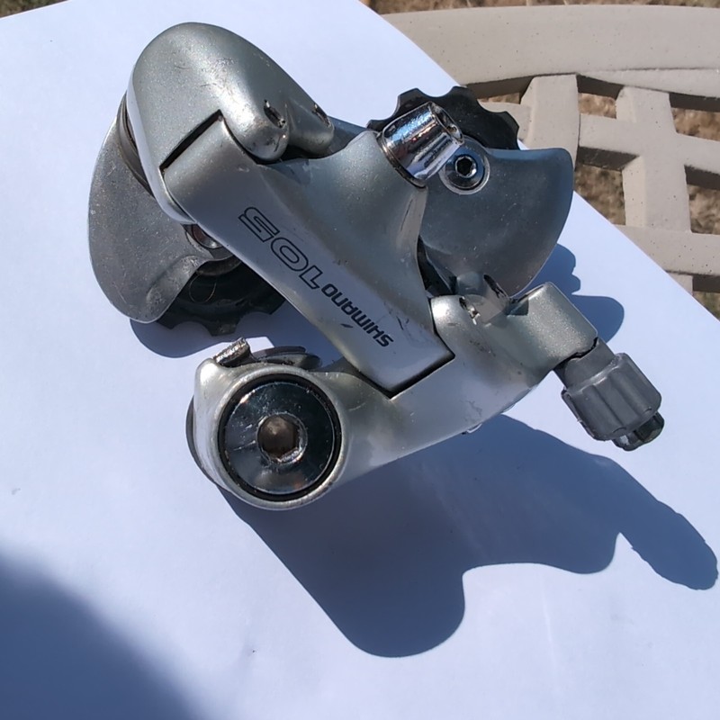 Shimano 105 RD-1055 rear mech  7 speed. Plastic parts present. great condition 