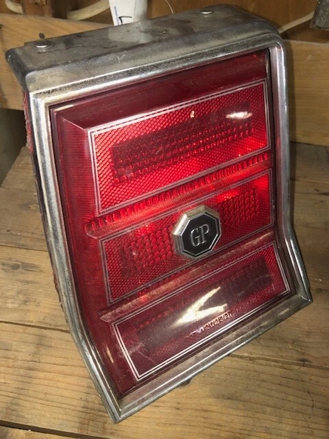 Luz trasera lado conductor Pontiac Grand Prix 1981-87 lámpara de freno lado izquierdo Foto 3 de 4