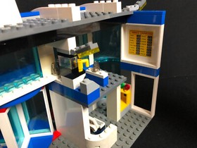 Lego 3182 Airport Airport with Terminal City Town from 2010