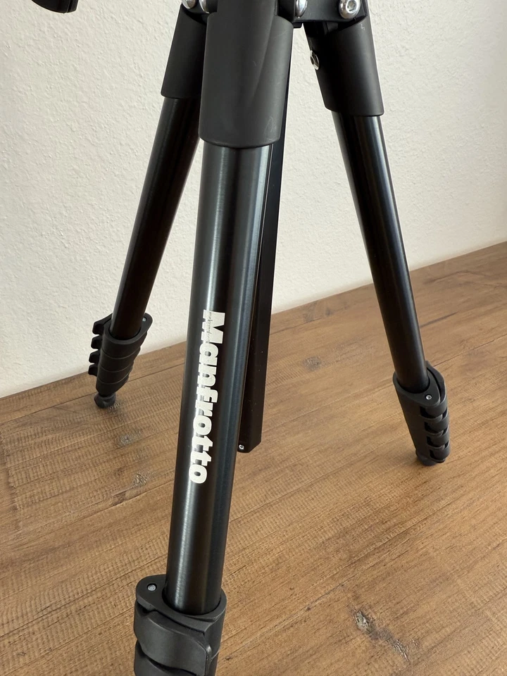Manfrotto Tripod Pan Tilt Head Adjustable 55in Tall with Carry Bag Included - Image 2 of 4