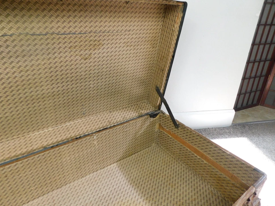 Victorian 36" Canvas Flat Top Steamer Trunk 14" Tall Coffee Table Antique 1900's - Image 4 of 4