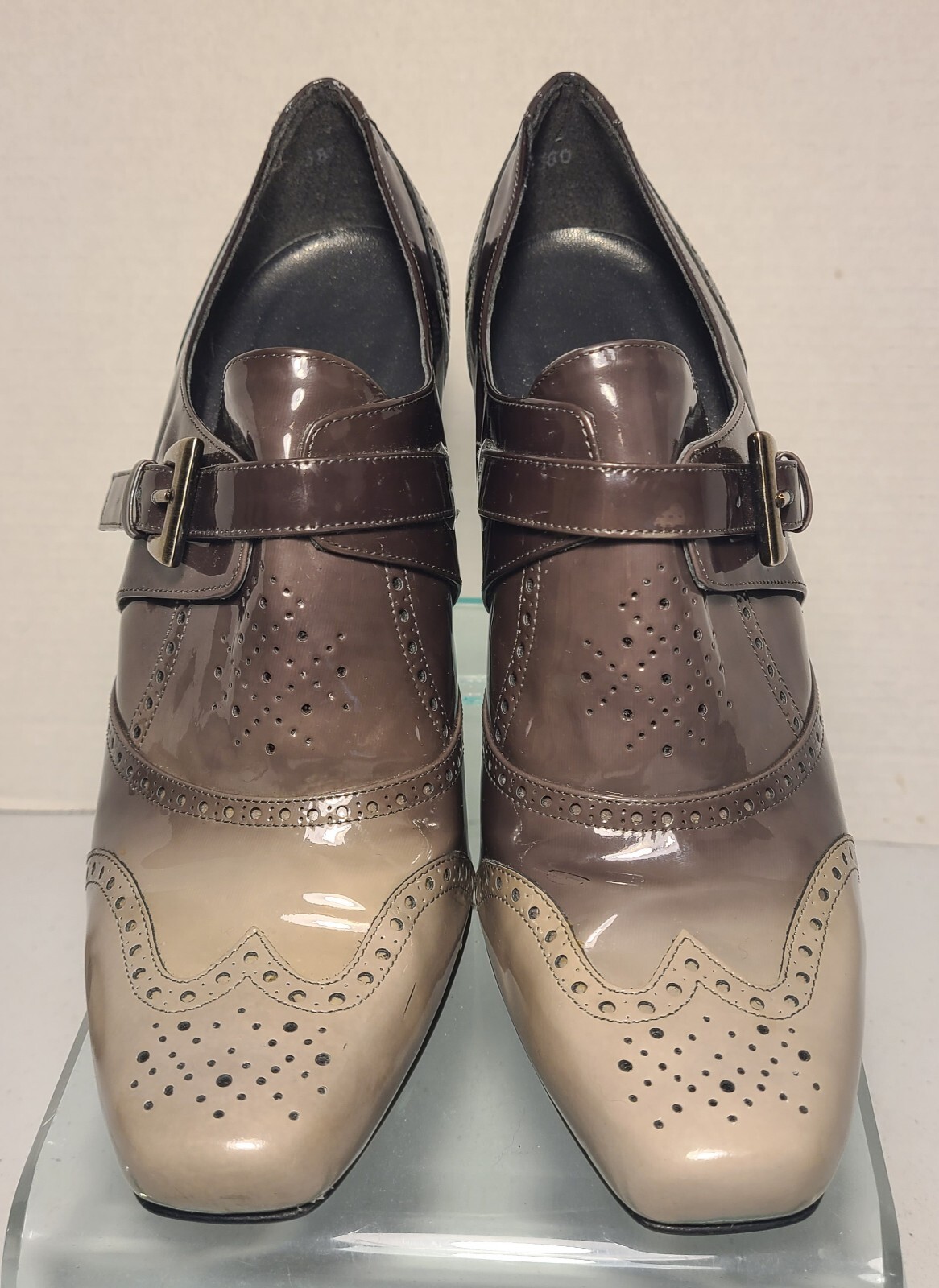 Stuart Weitzman Gray Patent Leather Oxford Style Pump w/buckle Sz 7 (38)