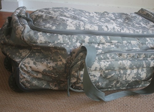 US Army ACU Large Duffle Bag w/ Wheels 30x17 Luggage - Picture 8 of 9