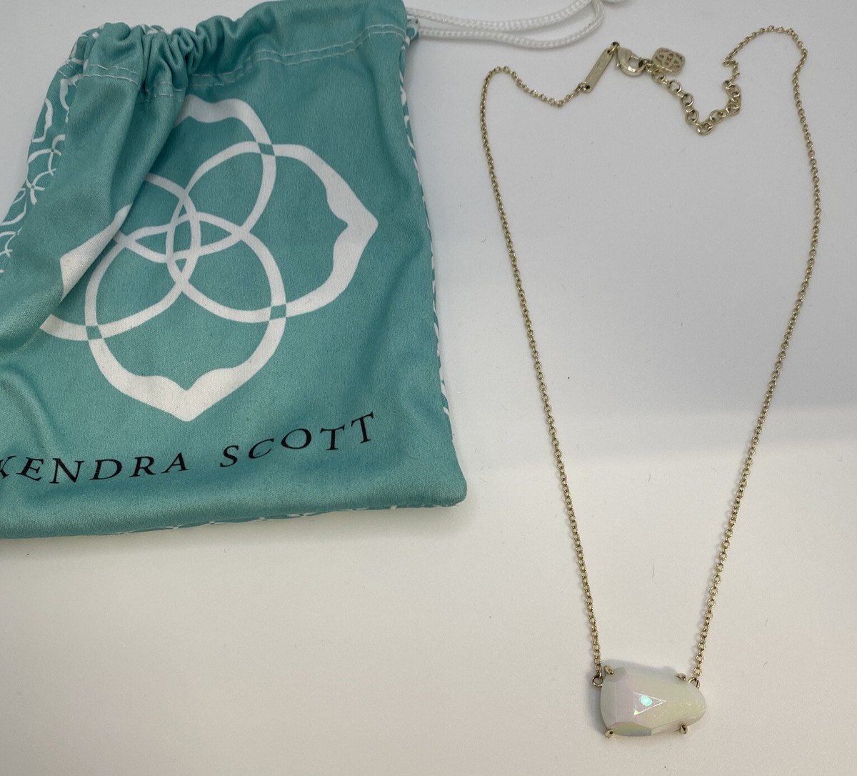 Kendra Scott White Iridescent Quartz Isla Pendant Necklace Kendra Scott White Iridescent Quartz Isla Pendant Necklace